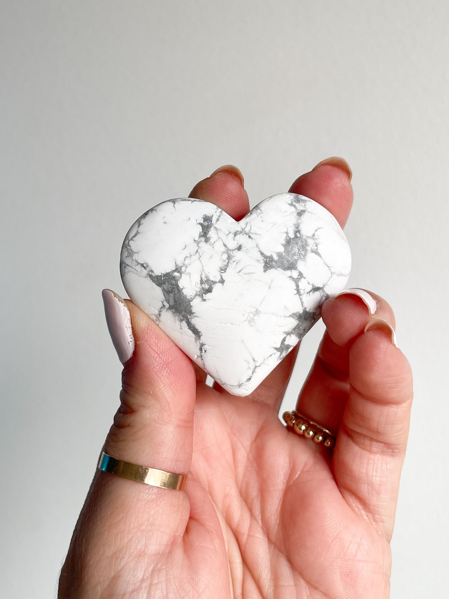 GEMSTONE HEART - HOWLITE